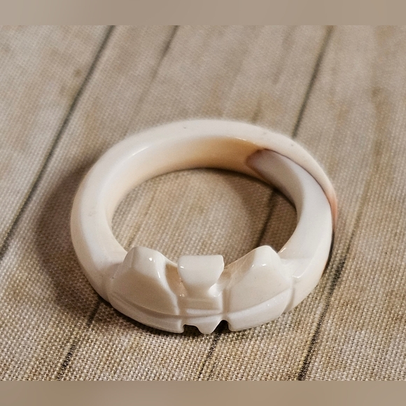 🎉Host Pick🎉 (2) Shell Carved Rings ☆ Made in Hawaii - Oahu* - Picture 4 of 11